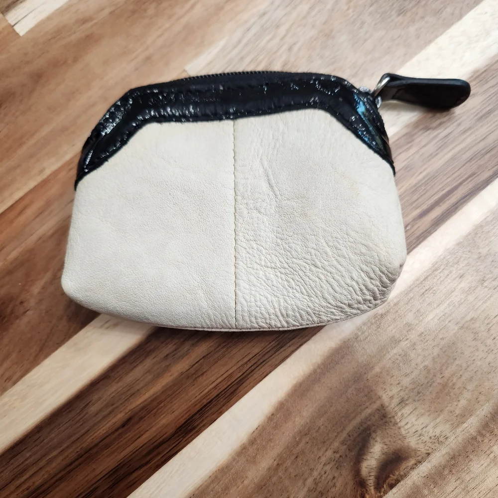 Brighton Small Black Leather Coin Purse Black with Red Heart - Picture 2 of 3